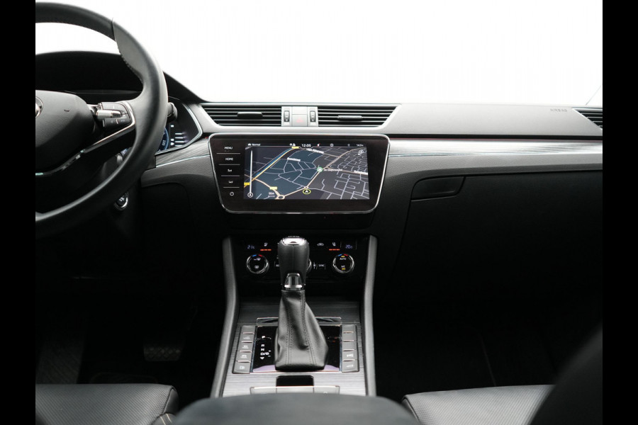 Škoda Superb Combi 1.4 TSI iV Business Edition PHEV 218pk Dealer O.H. | Trekhaak Af Fabriek | Adaptive Cruise | 360 Camera | Canton Audio | Lederen Sportstoelen Massage & Ventilatie & Memory | Sfeerverlichting | Stoelen & Stuur Verwarmd | Keyless | Plug In Hybrid