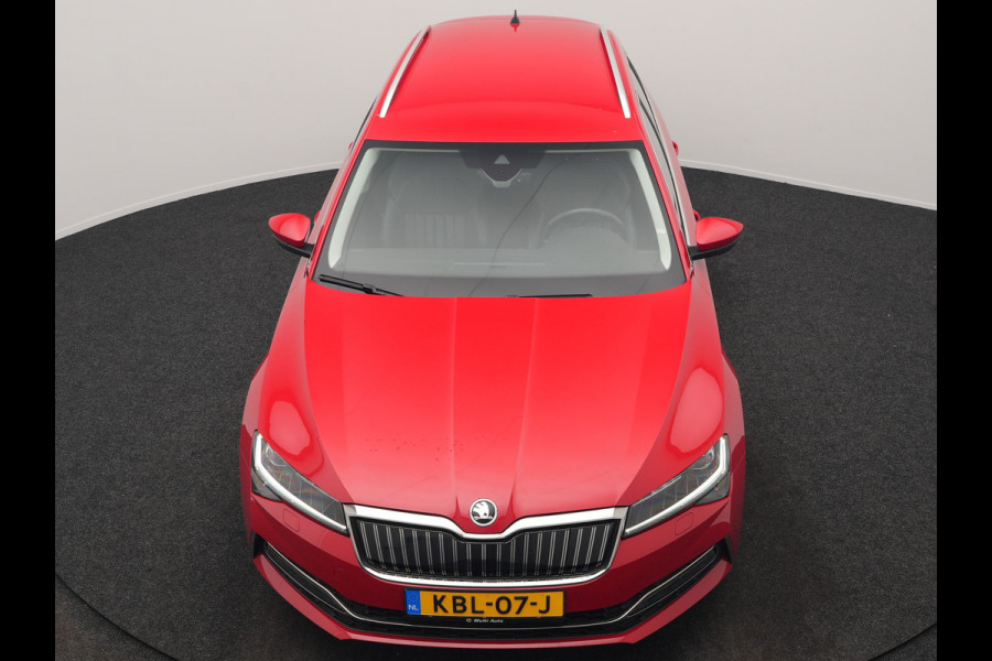 Škoda Superb Combi 1.4 TSI iV Business Edition PHEV 218pk Dealer O.H. | Trekhaak Af Fabriek | Adaptive Cruise | 360 Camera | Canton Audio | Lederen Sportstoelen Massage & Ventilatie & Memory | Sfeerverlichting | Stoelen & Stuur Verwarmd | Keyless | Plug In Hybrid