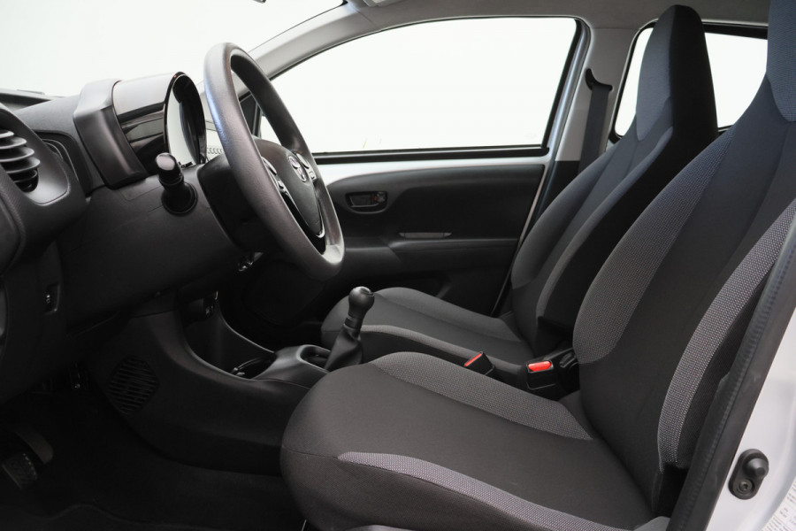 Toyota Aygo 1.0 VVT-i x-fun 5-Deurs, Airco, Bluetooth, Elektrische Ramen, Xenon, Radio, USB