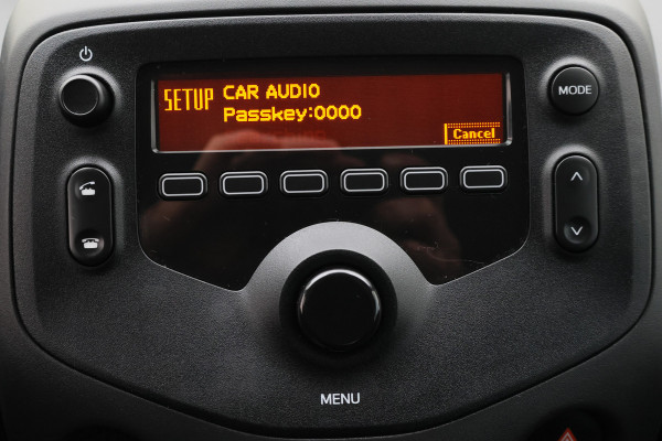 Toyota Aygo 1.0 VVT-i x-fun 5-Deurs, Airco, Bluetooth, Elektrische Ramen, Xenon, Radio, USB