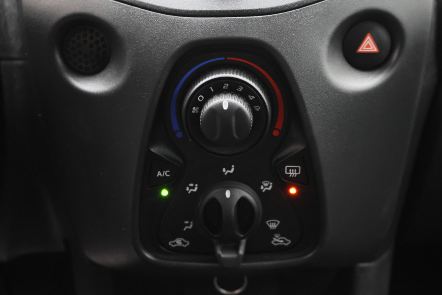 Toyota Aygo 1.0 VVT-i x-fun 5-Deurs, Airco, Bluetooth, Elektrische Ramen, Xenon, Radio, USB