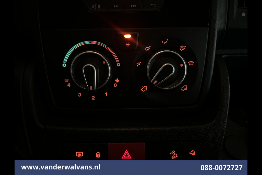Peugeot Boxer 2.2 BlueHDi 141pk Bakwagen Laadklep Euro6 Airco | Cruisecontrol | 995kg laadvermogen Bijrijdersbank