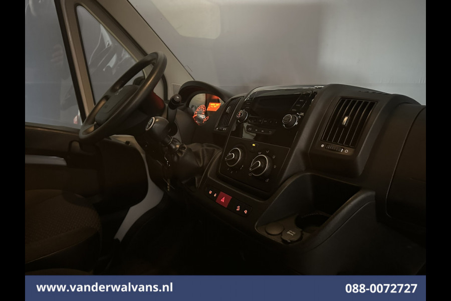 Peugeot Boxer 2.2 BlueHDi 141pk Bakwagen Laadklep Euro6 Airco | Cruisecontrol | 995kg laadvermogen Bijrijdersbank