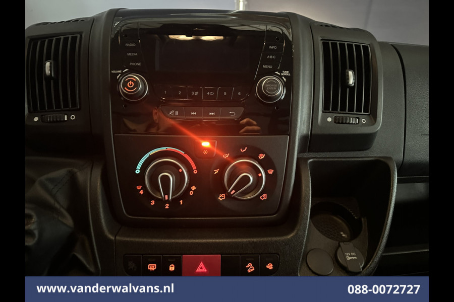 Peugeot Boxer 2.2 BlueHDi 141pk Bakwagen Laadklep Euro6 Airco | Cruisecontrol | 995kg laadvermogen Bijrijdersbank