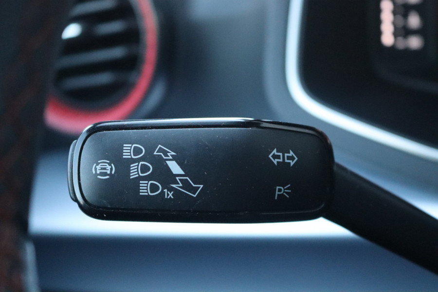 Seat Ibiza 95PK EcoTSI FR Business Intense Navigatie/Camera/Stoelverwarming/Full-LED