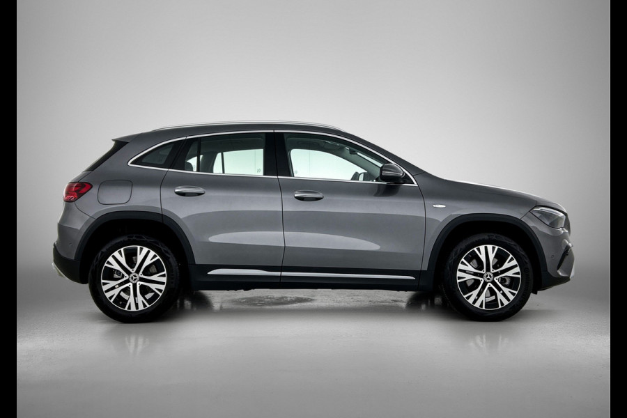 Mercedes-Benz GLA 250 e Plug-In Hybride Trekhaak | Distronic | Sfeerverlichting | Stuur en Stoelverwarming | Ledkoplampen Inclusief 24 maanden Mercedes-Benz Certified garantie voor Europa.