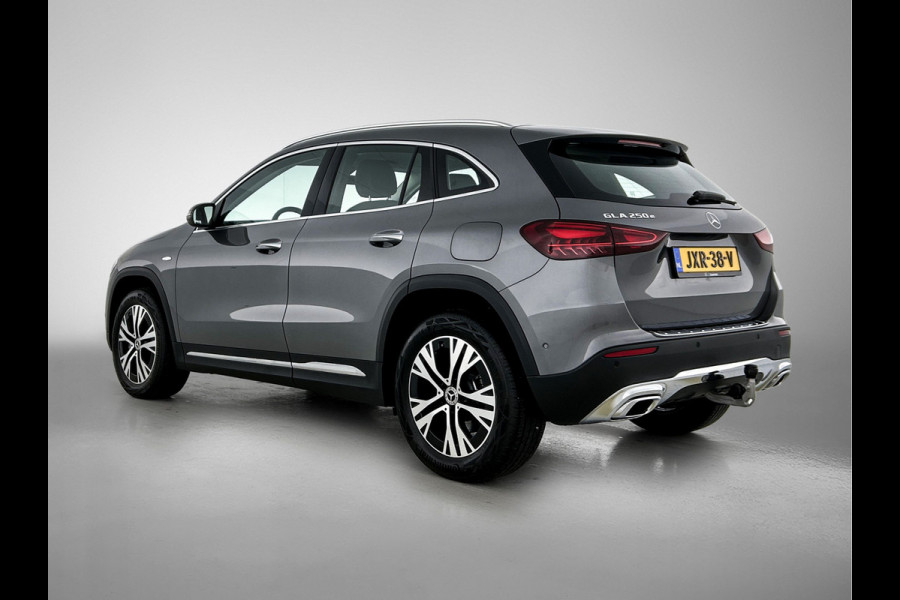 Mercedes-Benz GLA 250 e Plug-In Hybride Trekhaak | Distronic | Sfeerverlichting | Stuur en Stoelverwarming | Ledkoplampen Inclusief 24 maanden Mercedes-Benz Certified garantie voor Europa.