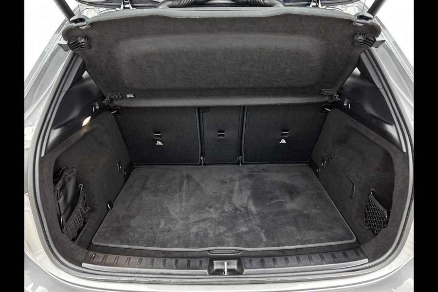 Mercedes-Benz GLA 250 e Plug-In Hybride Trekhaak | Distronic | Sfeerverlichting | Stuur en Stoelverwarming | Ledkoplampen Inclusief 24 maanden Mercedes-Benz Certified garantie voor Europa.