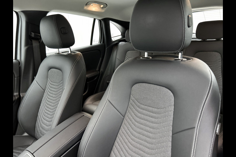 Mercedes-Benz GLA 250 e Plug-In Hybride Trekhaak | Distronic | Sfeerverlichting | Stuur en Stoelverwarming | Ledkoplampen Inclusief 24 maanden Mercedes-Benz Certified garantie voor Europa.