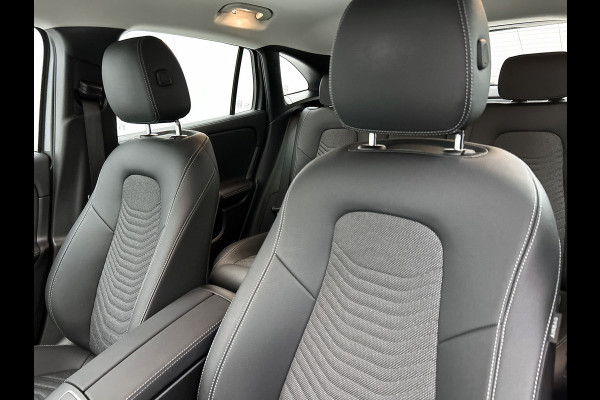 Mercedes-Benz GLA 250 e Plug-In Hybride Trekhaak | Distronic | Sfeerverlichting | Stuur en Stoelverwarming | Ledkoplampen Inclusief 24 maanden Mercedes-Benz Certified garantie voor Europa.
