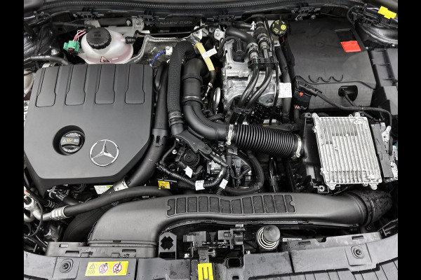 Mercedes-Benz GLA 250 e Plug-In Hybride Trekhaak | Distronic | Sfeerverlichting | Stuur en Stoelverwarming | Ledkoplampen Inclusief 24 maanden Mercedes-Benz Certified garantie voor Europa.