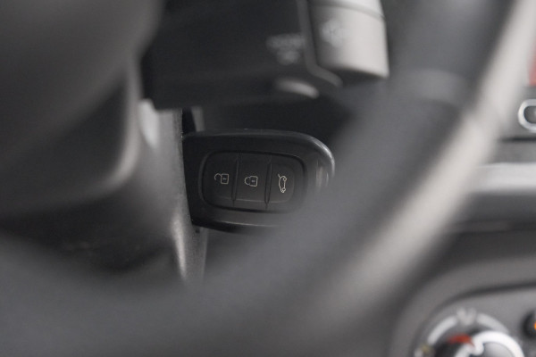 Renault Twingo 1.0 SCe Limited | Automaat | Parkeersensoren | Allseason Banden | Bluetooth Radio