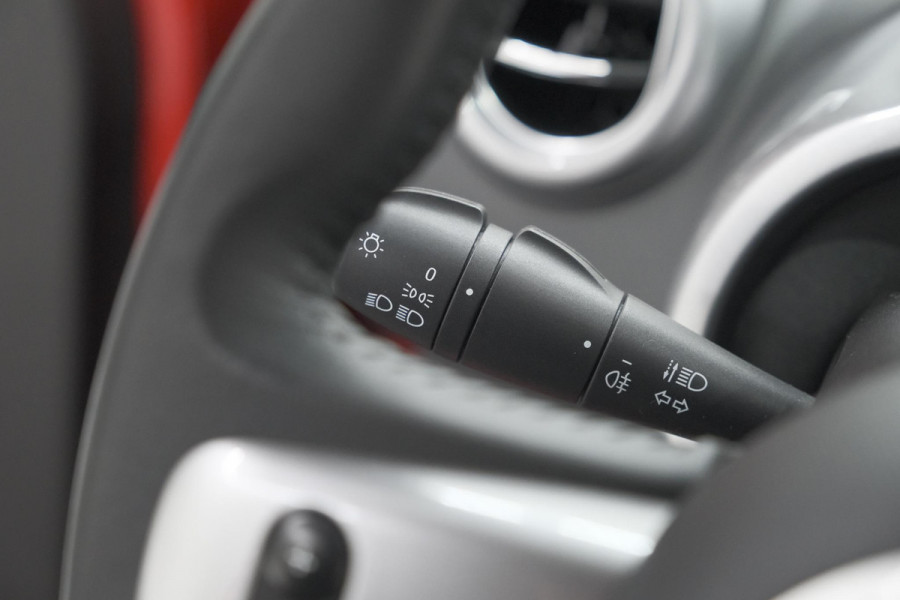 Renault Twingo 1.0 SCe Limited | Automaat | Parkeersensoren | Allseason Banden | Bluetooth Radio