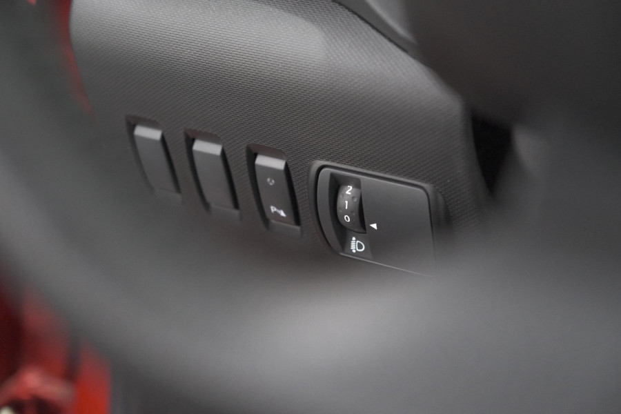 Renault Twingo 1.0 SCe Limited | Automaat | Parkeersensoren | Allseason Banden | Bluetooth Radio