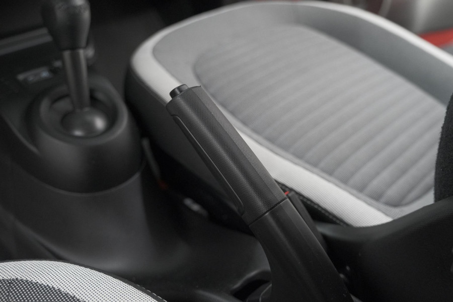 Renault Twingo 1.0 SCe Limited | Automaat | Parkeersensoren | Allseason Banden | Bluetooth Radio