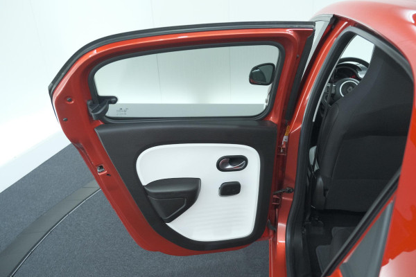 Renault Twingo 1.0 SCe Limited | Automaat | Parkeersensoren | Allseason Banden | Bluetooth Radio