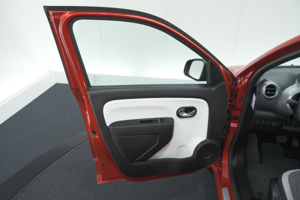 Renault Twingo 1.0 SCe Limited | Automaat | Parkeersensoren | Allseason Banden | Bluetooth Radio