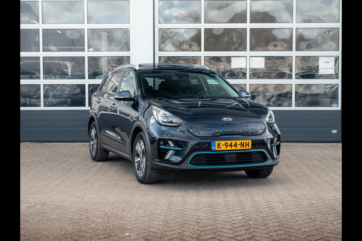 Kia e-Niro ExecutiveLine 64 kWh | SOH 96,9% | Clima | Adapt. Cruise | Trekhaak | Schuif/Kanteldak | Stoel&Stuur Verw. | Camera | BSM | Keyless | Leder