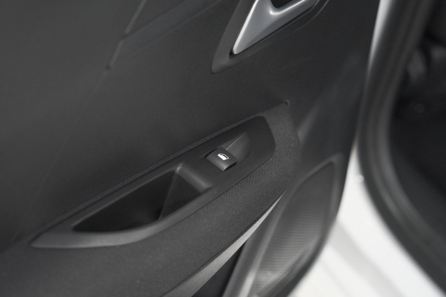 Peugeot 208 PureTech 100 Active Pack | Apple Carplay | Parkeersensoren | Airco