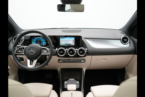 Mercedes-Benz B-Klasse 250 e Progressive PHEV 218pk Dealer O.H. | Trekhaak Af Fabriek | Panodak | Camera | Lederen Sportstoelen Memory & Verwarmd | Apple Carplay | Keyless | Cruise Control | Navigatie | DAB | Plug In Hybrid