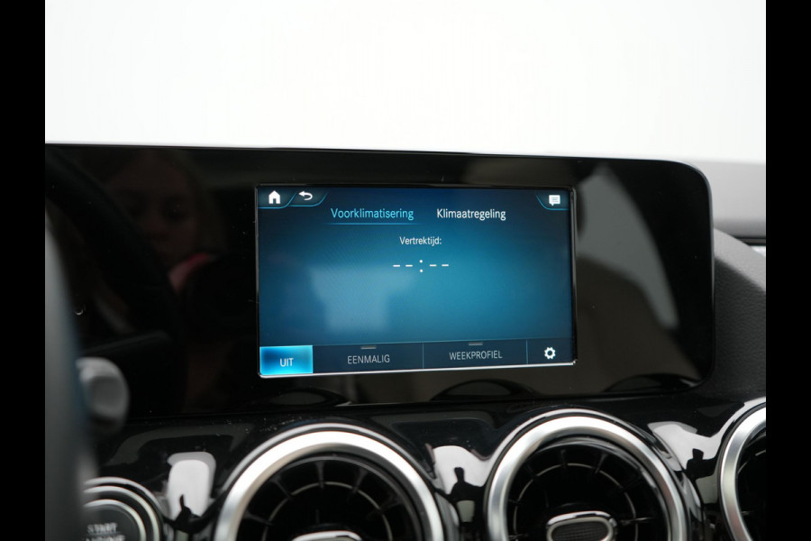 Mercedes-Benz B-Klasse 250 e Progressive PHEV 218pk Dealer O.H. | Trekhaak Af Fabriek | Panodak | Camera | Lederen Sportstoelen Memory & Verwarmd | Apple Carplay | Keyless | Cruise Control | Navigatie | DAB | Plug In Hybrid