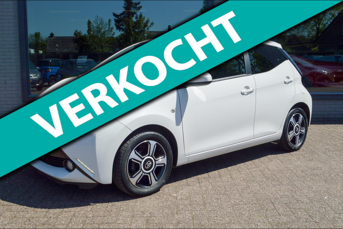 Toyota Aygo 1.0 VVT-i x-pose | Cabriodak | Navigatie | Clima | Automaat | Camera | 2 nieuwe banden