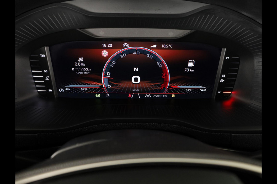 Škoda Karoq 1.5 TSI ACT Sportline Business 150pk | Wegklapbare trekhaak | Navigatie via APP | Verlengde garantie | Verwambare stoelen voor en achter