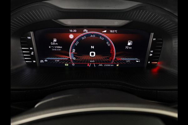 Škoda Karoq 1.5 TSI ACT Sportline Business 150pk | Wegklapbare trekhaak | Navigatie via APP | Verlengde garantie | Verwambare stoelen voor en achter