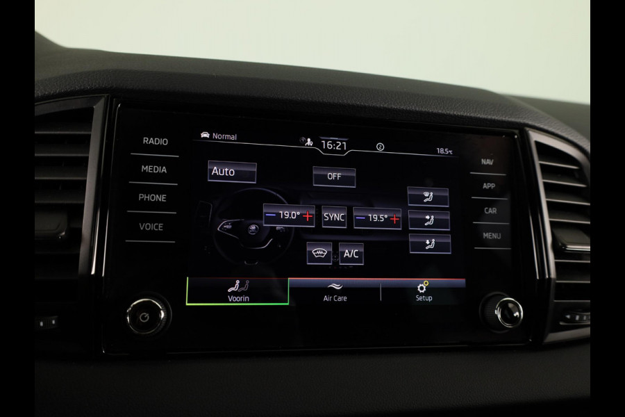 Škoda Karoq 1.5 TSI ACT Sportline Business 150pk | Wegklapbare trekhaak | Navigatie via APP | Verlengde garantie | Verwambare stoelen voor en achter