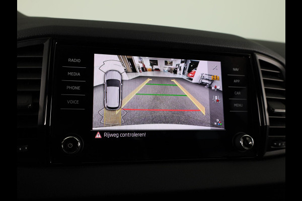 Škoda Karoq 1.5 TSI ACT Sportline Business 150pk | Wegklapbare trekhaak | Navigatie via APP | Verlengde garantie | Verwambare stoelen voor en achter