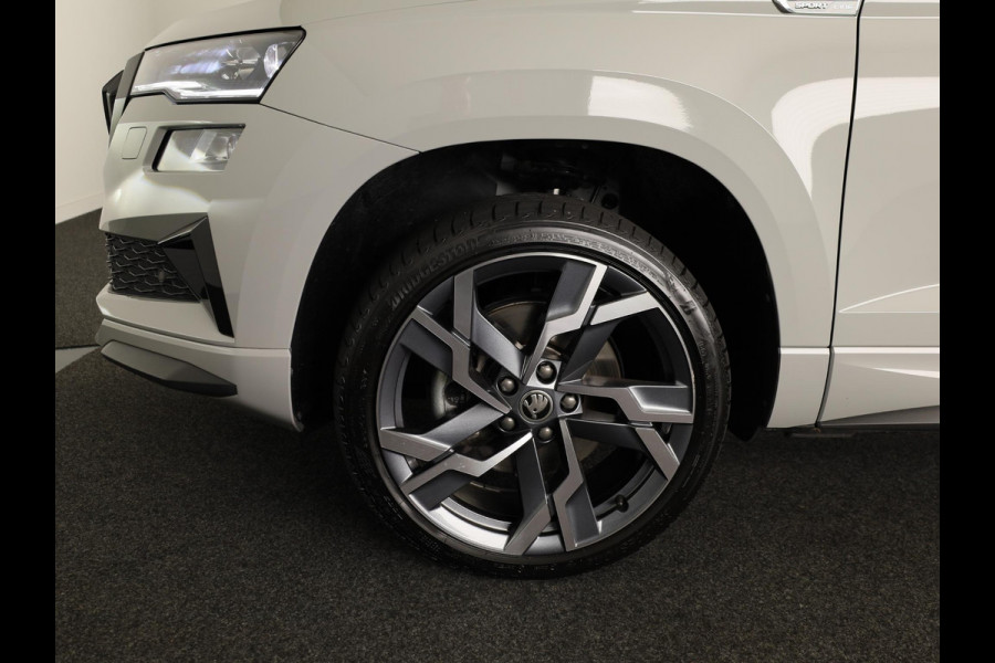 Škoda Karoq 1.5 TSI ACT Sportline Business 150pk | Wegklapbare trekhaak | Navigatie via APP | Verlengde garantie | Verwambare stoelen voor en achter