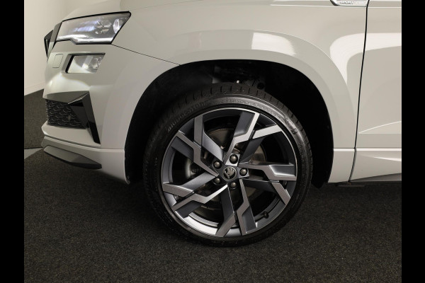 Škoda Karoq 1.5 TSI ACT Sportline Business 150pk | Wegklapbare trekhaak | Navigatie via APP | Verlengde garantie | Verwambare stoelen voor en achter