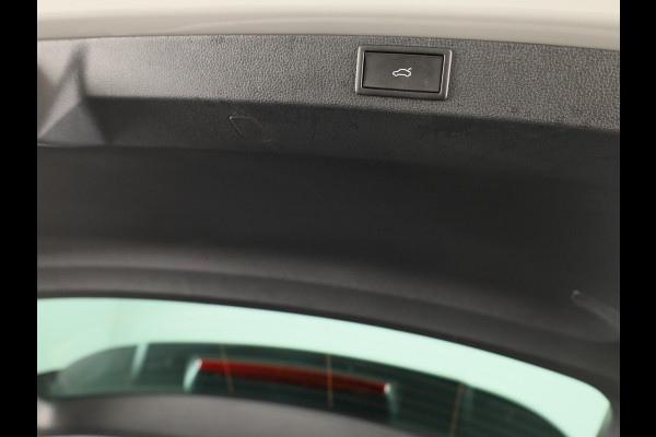 Škoda Karoq 1.5 TSI ACT Sportline Business 150pk | Wegklapbare trekhaak | Navigatie via APP | Verlengde garantie | Verwambare stoelen voor en achter