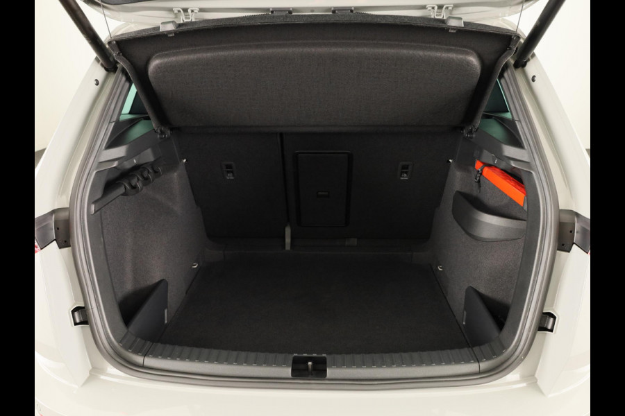 Škoda Karoq 1.5 TSI ACT Sportline Business 150pk | Wegklapbare trekhaak | Navigatie via APP | Verlengde garantie | Verwambare stoelen voor en achter