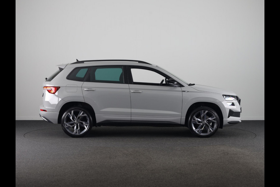 Škoda Karoq 1.5 TSI ACT Sportline Business 150pk | Wegklapbare trekhaak | Navigatie via APP | Verlengde garantie | Verwambare stoelen voor en achter