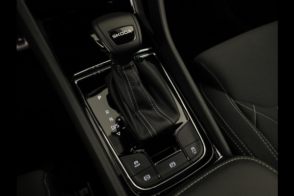Škoda Karoq 1.5 TSI ACT Sportline Business 150pk | Wegklapbare trekhaak | Navigatie via APP | Verlengde garantie | Verwambare stoelen voor en achter