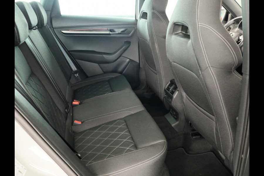 Škoda Karoq 1.5 TSI ACT Sportline Business 150pk | Wegklapbare trekhaak | Navigatie via APP | Verlengde garantie | Verwambare stoelen voor en achter