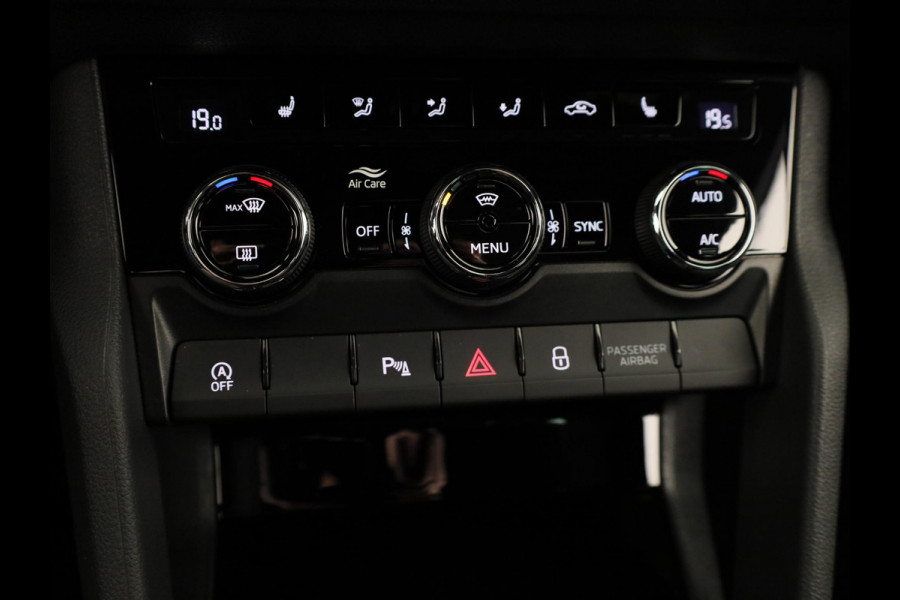 Škoda Karoq 1.5 TSI ACT Sportline Business 150pk | Wegklapbare trekhaak | Navigatie via APP | Verlengde garantie | Verwambare stoelen voor en achter