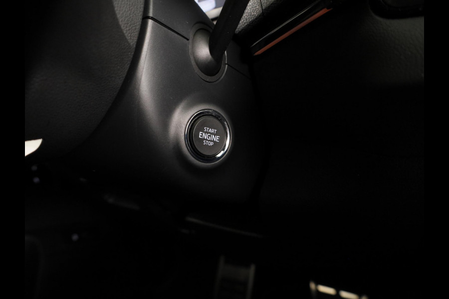 Škoda Karoq 1.5 TSI ACT Sportline Business 150pk | Wegklapbare trekhaak | Navigatie via APP | Verlengde garantie | Verwambare stoelen voor en achter