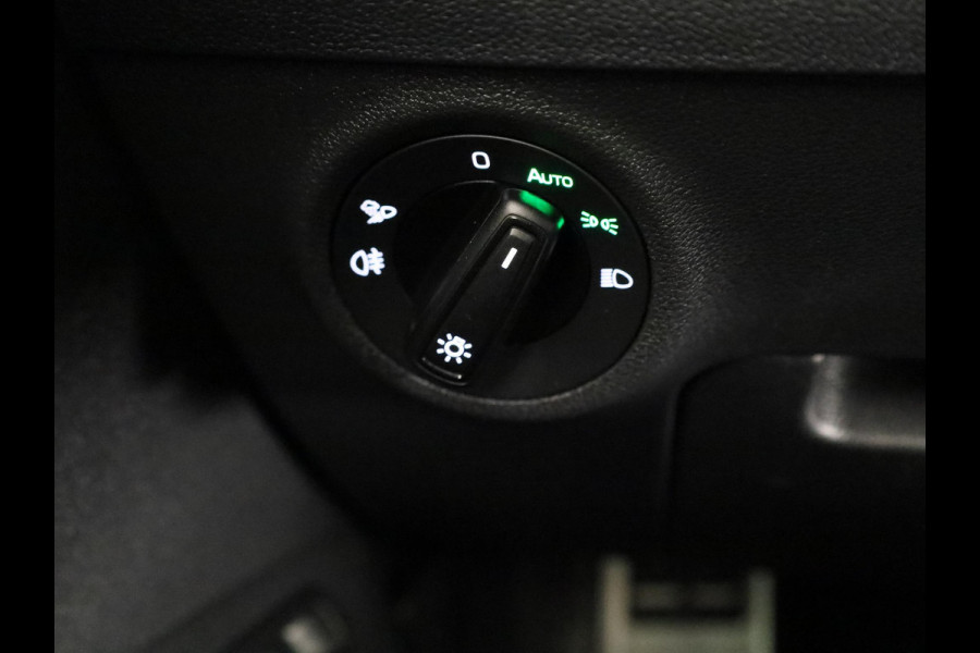 Škoda Karoq 1.5 TSI ACT Sportline Business 150pk | Wegklapbare trekhaak | Navigatie via APP | Verlengde garantie | Verwambare stoelen voor en achter