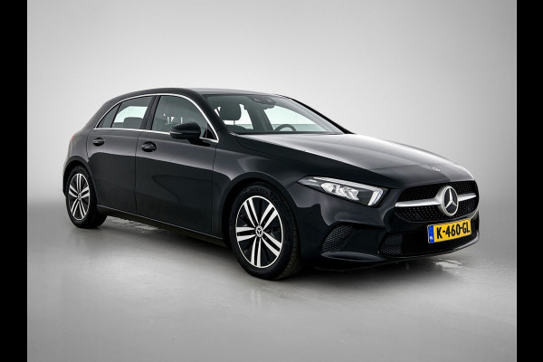 Mercedes-Benz A-Klasse 160 Business Solution Luxury Ledkoplampen | MBUX augmented reality voor navigatie | Sfeerverlichting | Stoelverwarming voor | Achteruitrijcamera. Inclusief 24 maanden Mercedes-Benz Certified garantie voor Europa.