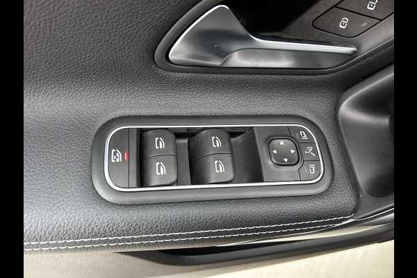 Mercedes-Benz A-Klasse 160 Business Solution Luxury Ledkoplampen | MBUX augmented reality voor navigatie | Sfeerverlichting | Stoelverwarming voor | Achteruitrijcamera. Inclusief 24 maanden Mercedes-Benz Certified garantie voor Europa.