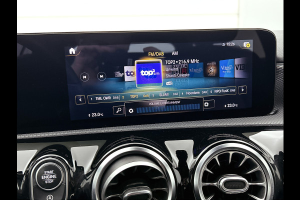 Mercedes-Benz A-Klasse 160 Business Solution Luxury Ledkoplampen | MBUX augmented reality voor navigatie | Sfeerverlichting | Stoelverwarming voor | Achteruitrijcamera. Inclusief 24 maanden Mercedes-Benz Certified garantie voor Europa.