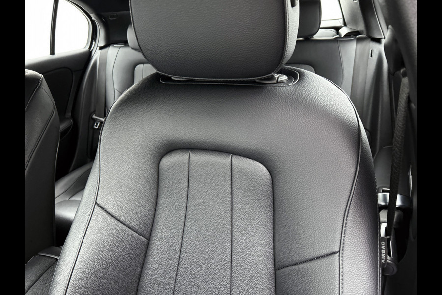 Mercedes-Benz A-Klasse 160 Business Solution Luxury Ledkoplampen | MBUX augmented reality voor navigatie | Sfeerverlichting | Stoelverwarming voor | Achteruitrijcamera. Inclusief 24 maanden Mercedes-Benz Certified garantie voor Europa.