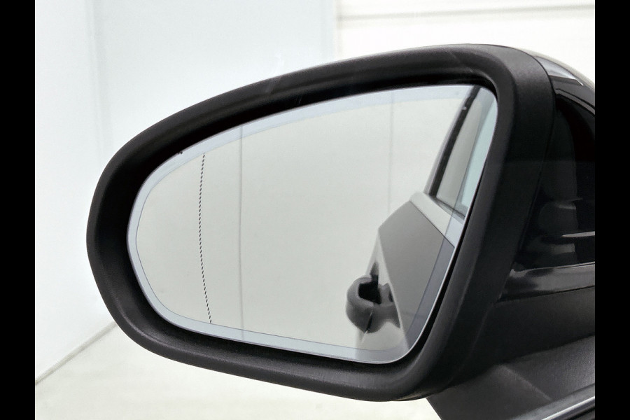 Mercedes-Benz A-Klasse 160 Business Solution Luxury Ledkoplampen | MBUX augmented reality voor navigatie | Sfeerverlichting | Stoelverwarming voor | Achteruitrijcamera. Inclusief 24 maanden Mercedes-Benz Certified garantie voor Europa.