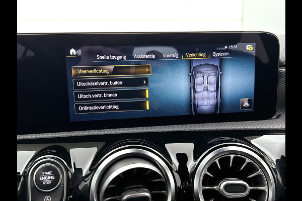 Mercedes-Benz A-Klasse 160 Business Solution Luxury Ledkoplampen | MBUX augmented reality voor navigatie | Sfeerverlichting | Stoelverwarming voor | Achteruitrijcamera. Inclusief 24 maanden Mercedes-Benz Certified garantie voor Europa.