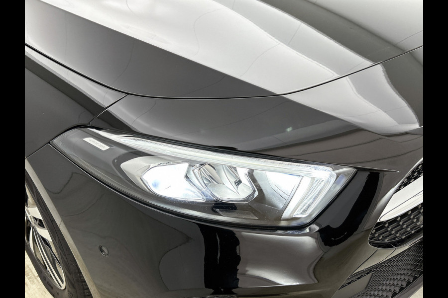 Mercedes-Benz A-Klasse 160 Business Solution Luxury Ledkoplampen | MBUX augmented reality voor navigatie | Sfeerverlichting | Stoelverwarming voor | Achteruitrijcamera. Inclusief 24 maanden Mercedes-Benz Certified garantie voor Europa.