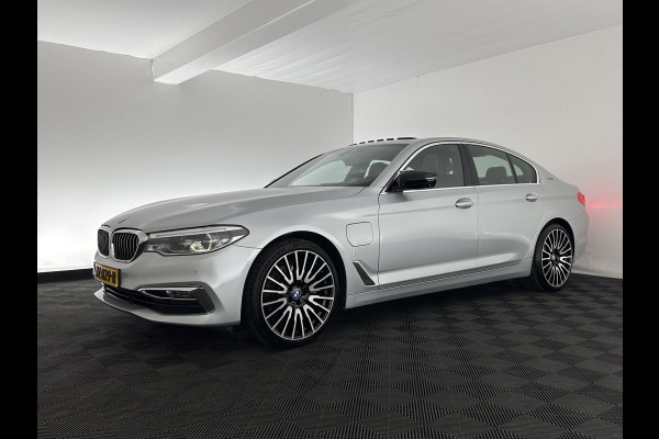 BMW 5 Serie 530e iPerformance High Executive (Plug-in) *PANO | LEATHER | FULL-LED | TOP-VIEW | HARMAN/KARDON | BLINDSPOT | MEMORY-PACK | HEATED-COMFORTSEATS | DIGI-COCKPIT | AMBIENT-LIGHT | NAVI-FULLMAP | 20''ALU*