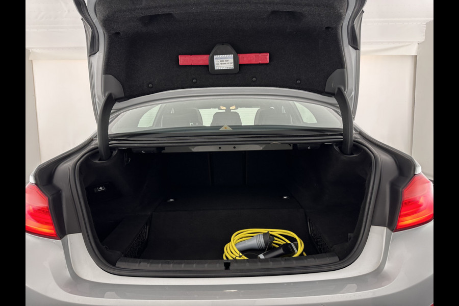 BMW 5 Serie 530e iPerformance High Executive (Plug-in) *PANO | LEATHER | FULL-LED | TOP-VIEW | HARMAN/KARDON | BLINDSPOT | MEMORY-PACK | HEATED-COMFORTSEATS | DIGI-COCKPIT | AMBIENT-LIGHT | NAVI-FULLMAP | 20''ALU*