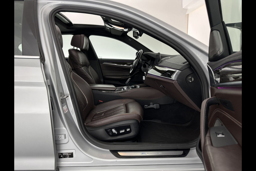 BMW 5 Serie 530e iPerformance High Executive (Plug-in) *PANO | LEATHER | FULL-LED | TOP-VIEW | HARMAN/KARDON | BLINDSPOT | MEMORY-PACK | HEATED-COMFORTSEATS | DIGI-COCKPIT | AMBIENT-LIGHT | NAVI-FULLMAP | 20''ALU*